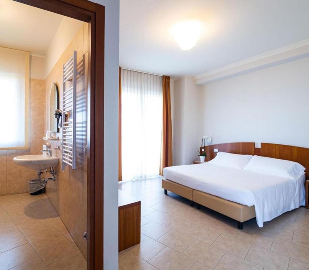 Hotel Meridiano Termoli Esterno foto