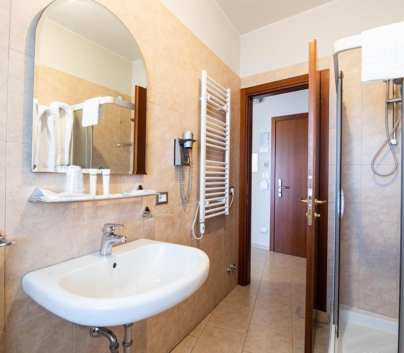 Hotel Meridiano Termoli Esterno foto