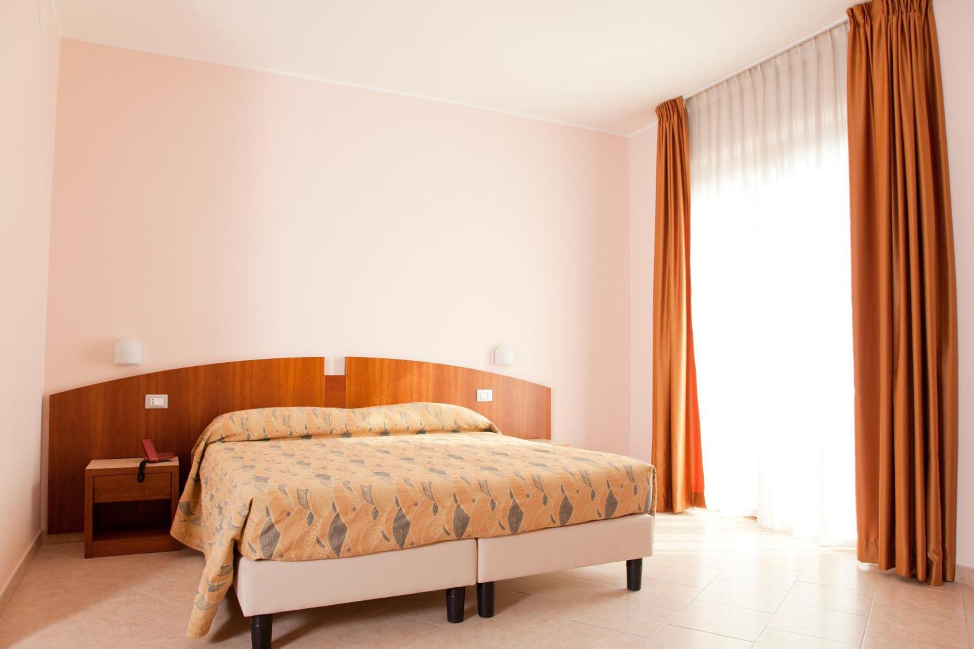 Hotel Meridiano Termoli Esterno foto