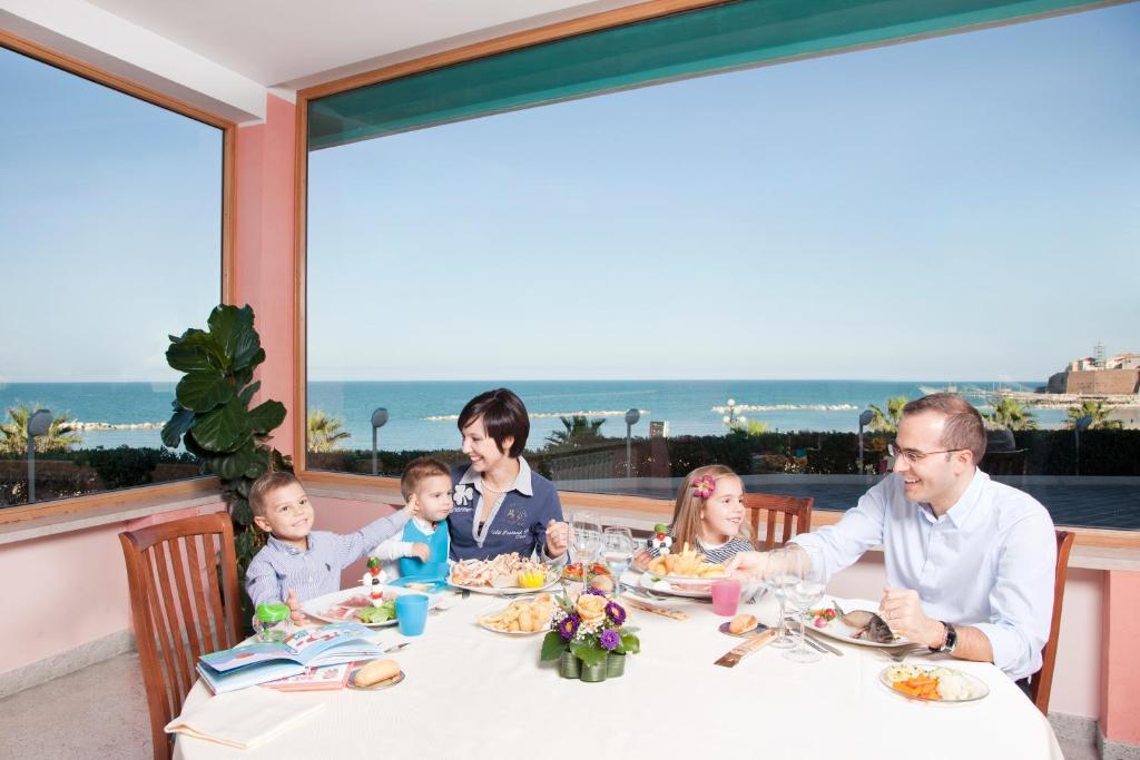 Hotel Meridiano Termoli Esterno foto